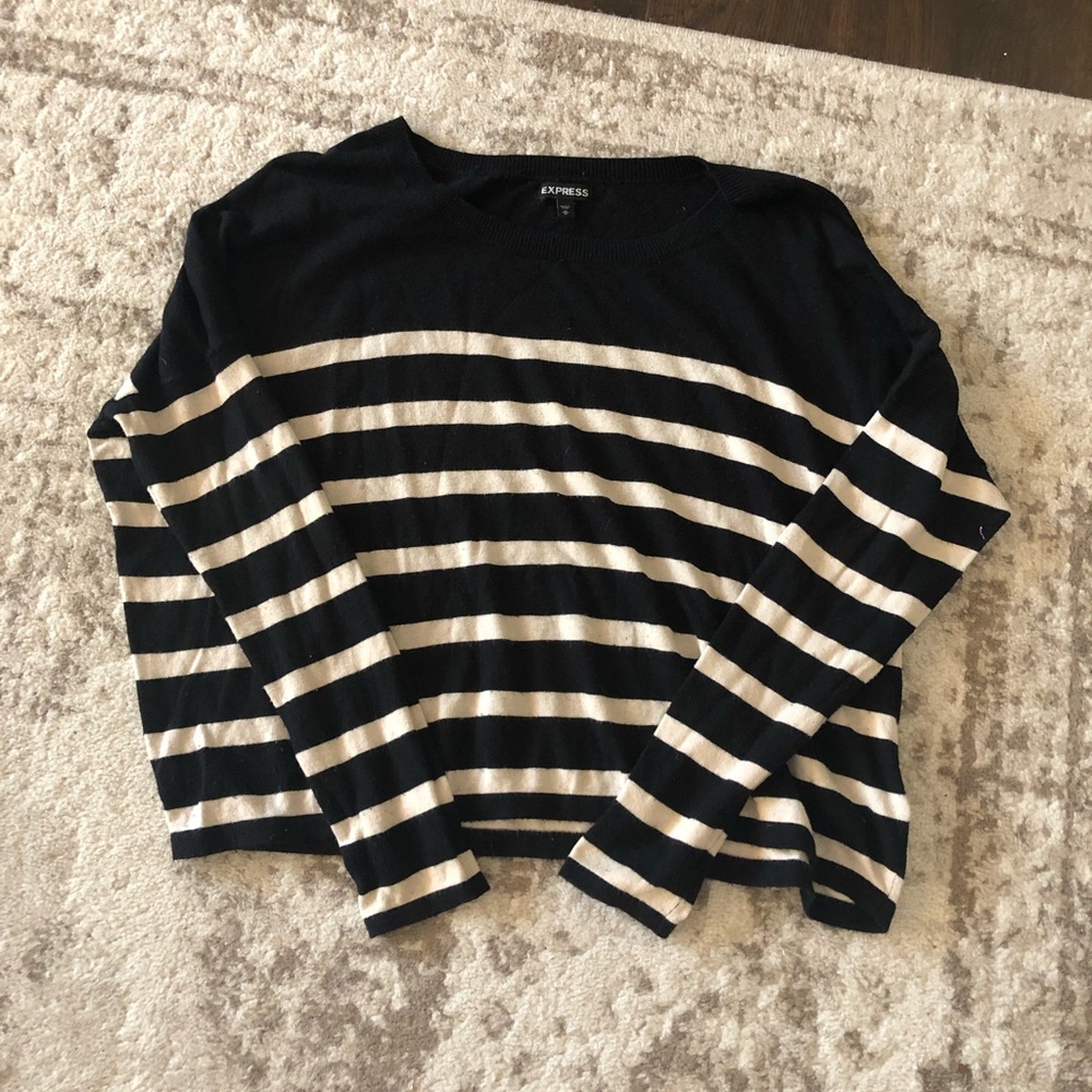 Express loose sweater🖤